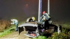 Fallece el conductor de un Passat que choc� contra un poste el�ctrico en Ver�n