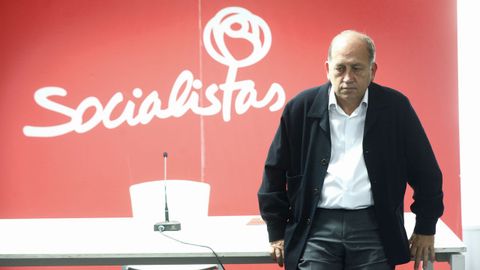Xaquín Fernández Leiceaga esta manaña, en el anuncio de su renuncia a tomar posesión del acta que obtuvo el 28M como número 3 de la candidatura del PSOE
