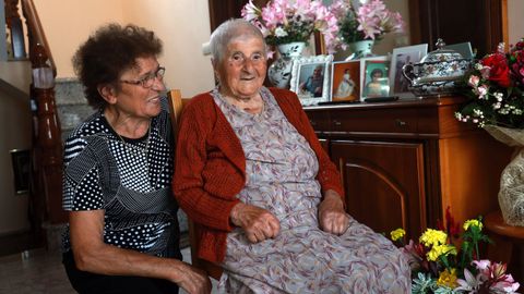 Concha enc�rgase de coidar a Carmen, que polo seu aniversario foi agasallada con varios ramos de flores