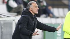 Pablo López pidiendo calma a los suyos durante el encuentro.