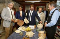 Antes da inauguraci�n do seminario as autoridades puideron ver o traballo dos cesteiros. 