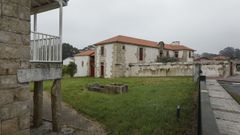 La ampliaci�n de la pista oblig� a cambiar de ubicaci�n un pazo y tres casas grandes, un conjunto declarado de protecci�n, situadas en Culleredo. De las obras se hizo cargo Aena. �ngel manso