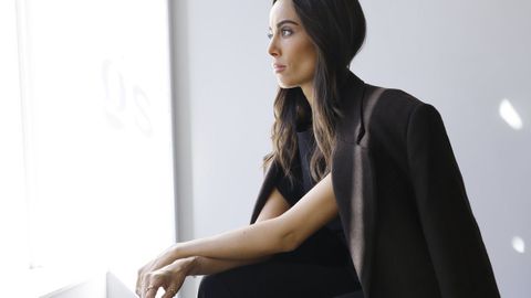 La propuesta de la modelo para estas fiestas: la combinaci&oacute;n de negro y marr&oacute;n