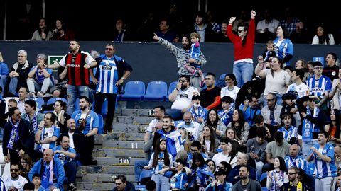 Imagen de la grada de Riazor en el Dpor-Fuenlabrada