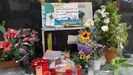 Altar improvisado por la muerte de Eloy Malnero en Gij�n