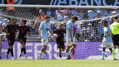 Las caras de Burcio y Marcos Alonso tras marcar Adri�n Ni�o lo dicen todo; los c�lticos dejaron pasar la oportunidad de ganar. XO�N CARLOS GIL
