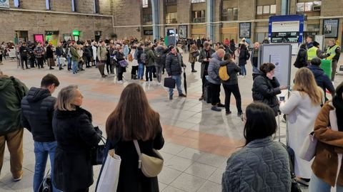 Pasajeros en la estacin de San Cristbal