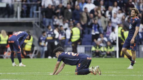 Jugadores del Celta, tras una de las derrotas ante el Real Madrid del curso pasado.