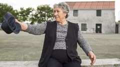 Julia nos canta su versi�n de Resistir� y nos cuenta la historia que hay detr�s