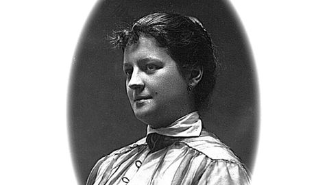 Antonia de la Torre Mart�nez, maestra de Fru�me (Lousame) entre 1916 y 1964