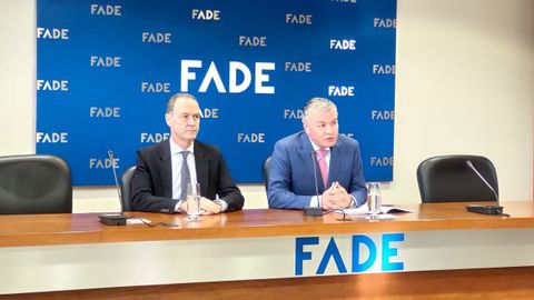 El presidente de FADE, Belarmino Feito, junto al director general de la patronal, Alberto Gonz�lez