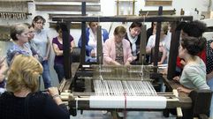 En las clases se utiliza un telar tradicional restaurado que se conserva en el museo etnogr�fico de Quiroga