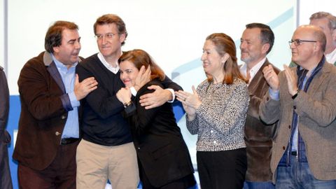 Feijoo abraza a Soraya S�enz de Santamar�a