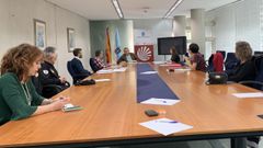 Al fondo, Balseiro, presidiendo el puesto de mando avanzado constituido por la Xunta en la provincia