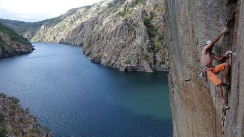 Escalada en el Ca��n do Sil.