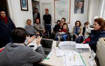 El diputado N��ez Centeno comunic� a los padres que habr�a un aula m�s en el Fogar. 