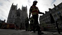 Un incendio afecta a la catedral de Nantes