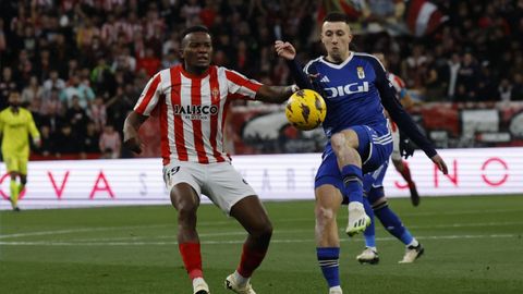 Derbi asturiano entre el Real Sporting de Gijon y el Real Oviedo en El Molin�n