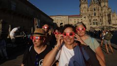 Eclipse parcial desde la plaza del Obradoiro