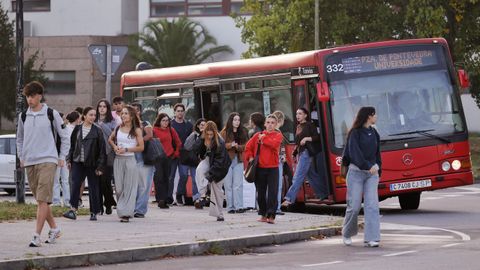 Los alumnos de la UDC llegan al campus de la universidad