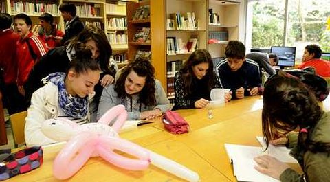 Los alumnos del Ant�n Losada participaron en un taller de globoflexia.