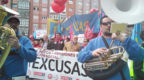 La msica tambin estuvo presente en la manifestacin del Da de los Trabajadores, organizada por UGT y CCOO, en Aviles.La msica tambin estuvo presente en la manifestacin del Da de los Trabajadores, organizada por UGT y CCOO, en Aviles