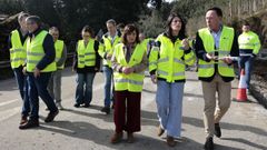 La conselleira Mart�nez Allegue y la alcaldesa Mari�a Gueimunde visitando las obras este martes