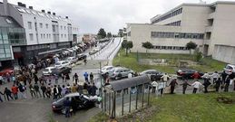 En una de las movilizaciones en �defensa� del hospital de Burela, lo rode� una cadena humana.