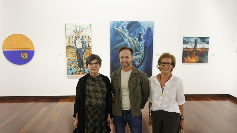 Miembros del colectivo Alterarte durante la inauguraci�n de la exposici�n