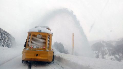 Una quitanieves en San Isidro