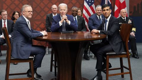 Biden, con los primeros ministros de Australia y el Reino Unido.