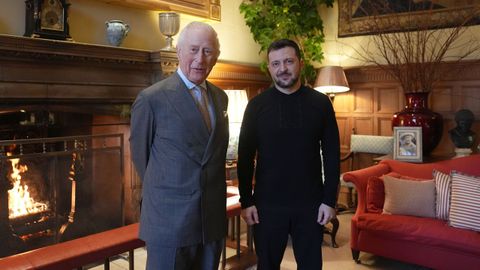 El rey Carlos III recibi� este domingo al presidente ucraniano Volodimir Zelenski en su residencia de Sandringham