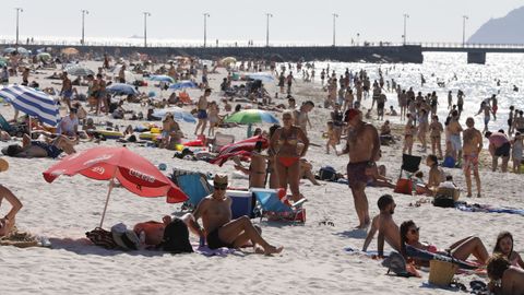 Las playas de Samil y O Vao, en Vigo, de bote en bote