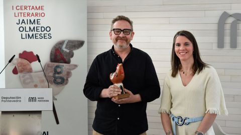 O escritor Ramn D. Veiga gaou a primeira edicin do Premio Jaime Olmedo Limeses de Novela Infantil coa sa obra Pernascochas