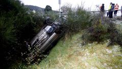 Aparatoso accidente de coche en Ourol.Aparatoso accidente de coche en Ourol