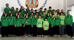 Los deportistas del CN Monforte posaron en A Pinguela para la foto de familia de la presente temporada