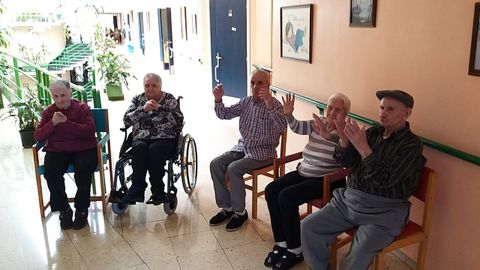 Cinco de los seis mayores que recibieron el alta el martes en la residencia Nuestra Se�ora de La Esperanza de Ourense