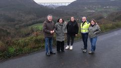 Ovidio Rodeiro (izquierda) supervis� con Bel�n do Campo ( a su lado) varias obras financiadas por� la Xunta en el municipio de Boqueix�n