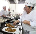 Los alumnos llevan a�os preparando el men� de Nochebuena. 