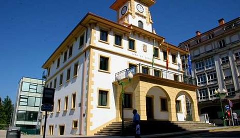 El reloj de la fachada principal es uno de los elementos que m�s controversia ha provocado.
