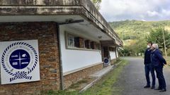 El portavoz popular Javier Casti�eira -a la izquierda- visit� el club n�utico de Belesar junto con el alcalde chantadino Manuel Varela