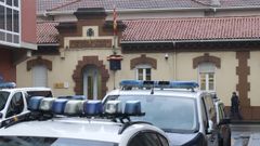 Los cinco detenidos fueron trasladados a la Comisar�a de la Polic�a Nacional de Ferrol, que puede verse en una foto tomada ayer tras los arrestos