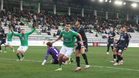Escobar adelant� al Racing en el derbi frente al Arenteiro tras el rechace de un penalti