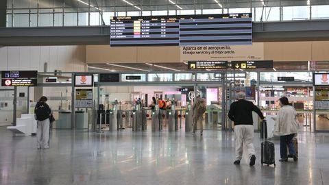Imagen del aeropuerto compostelano Rosal�a de Castro esta misma semana