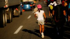 Migrantes venezolanos en una caravana a su paso por Huixtia (M�xico)