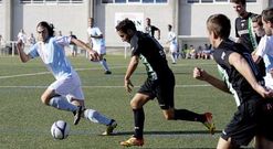 Iago Iglesias dej� detalles de su clase en el encuentro celebrado en el campo artificial de O Beco.