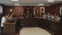 Un pleno en Cee, en imagen de archivo 