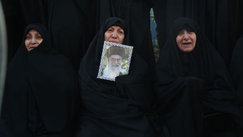 Seguidores de Jamen�i lloran su muerte�en Teher�n