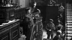 Los informes reservados del 23F se harn pblicos. El teniente coronel Antonio Tejero, pistola en mano, lider un intento de golpe de Estado en el Congreso durante la segunda votacin de investidura de Leopoldo Calvo Sotelo el 23 de febrero de 1981.