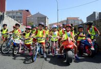Los menores, pieza fundamental. La actividad de educaci�n vial, con los menores como un objetivo b�sico, no se limita a los centros escolares durante la �poca de curso, sino que se extiende a actividades l�dicas, como la de la imagen, desarrollada en julio en Xinzo de Limia. 